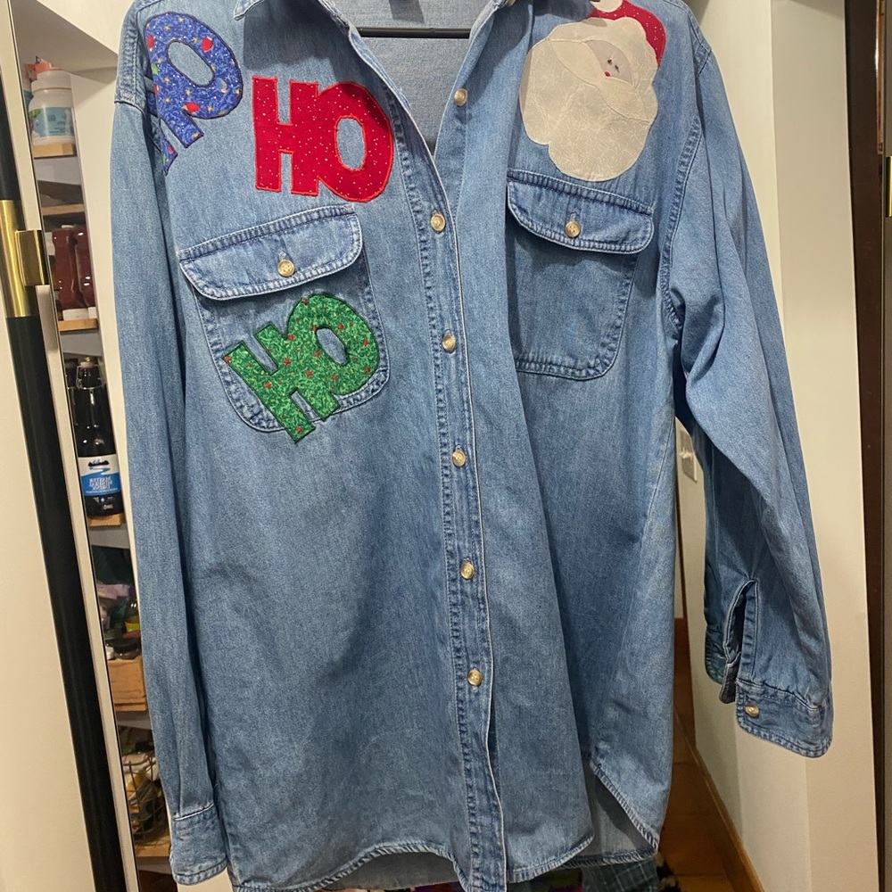 80’s Christmas 100 cotton Denim Shirt, very cute oversized moms shirt!